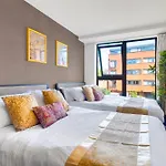 Thai Suite With Netflix, Pool Table & Games, Freepark