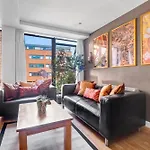 Thai Suite With Netflix, Pool Table & Games, Freepark