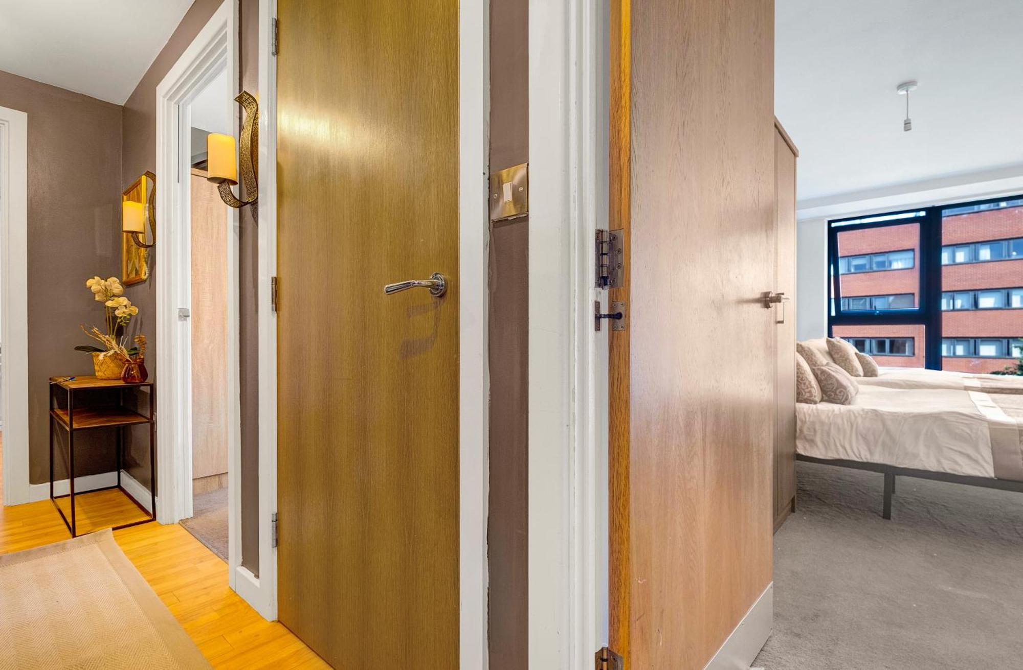 Thai With Netflix, Pool Table & Games, Freepark Apartment Birmingham