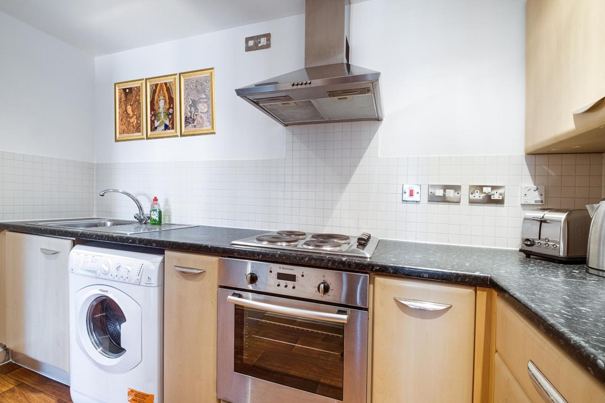 Thai With Netflix, Pool Table & Games, Freepark Apartment Birmingham