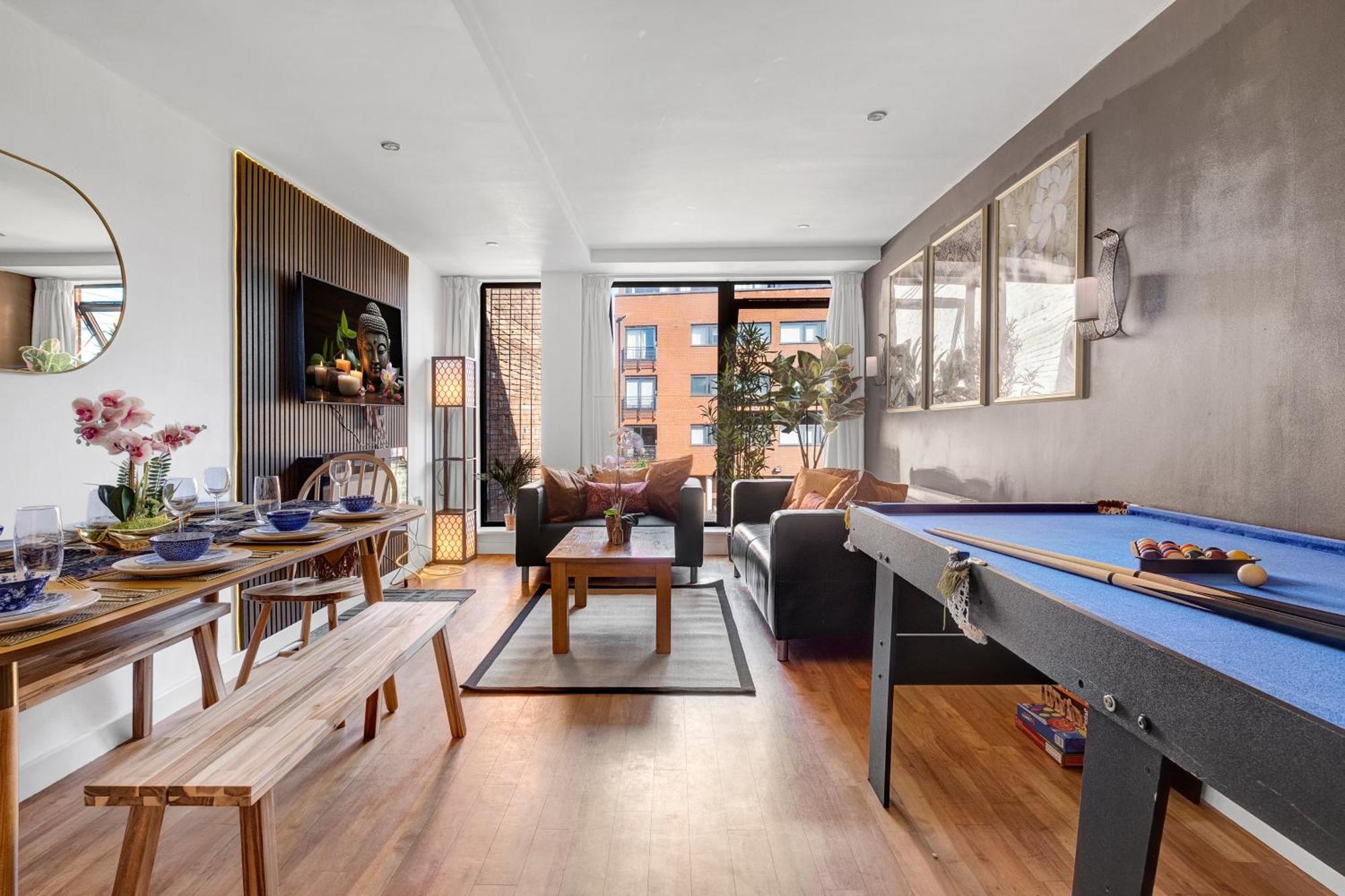 Thai With Netflix, Pool Table & Games, Freepark Apartment Birmingham